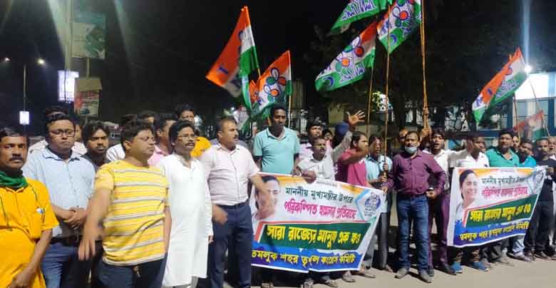 Trinamool Congress workers block road in protest of planned attack on CM in Nandigram