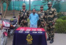 attempt-to-smuggle-failed-smuggler-arrested-by-bsf-with-1-35-lakh-counterfeit-rupees